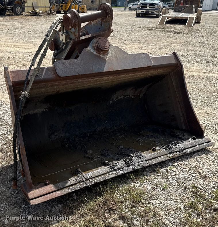 image for item DY8206 Wedgelock B77-170-1800 excavator bucket
