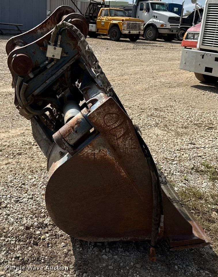 image for item DY8206 Wedgelock B77-170-1800 excavator bucket