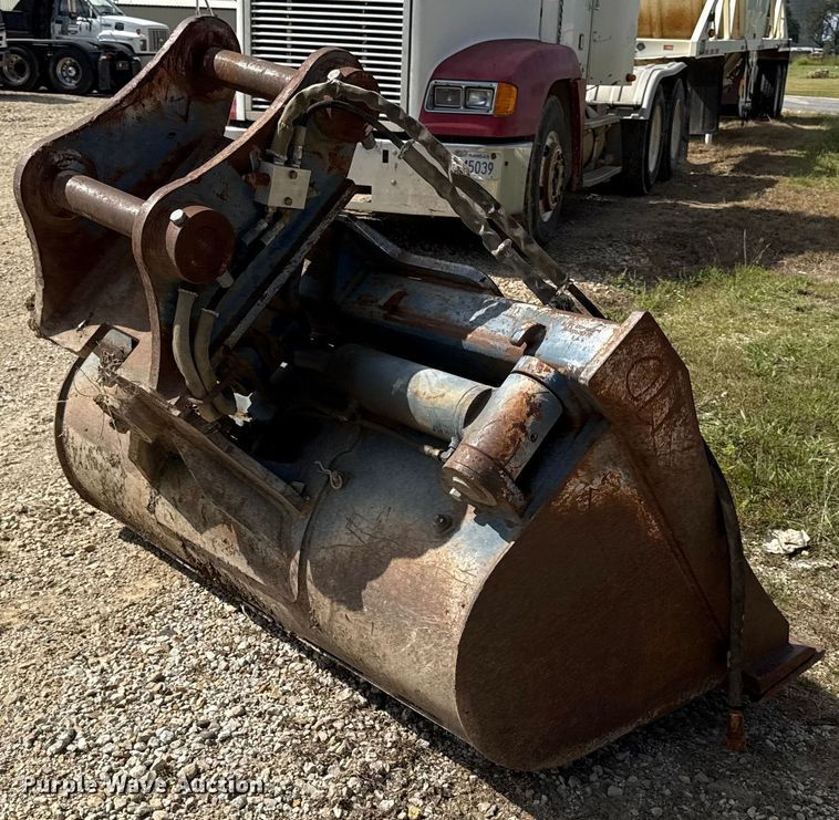 image for item DY8206 Wedgelock B77-170-1800 excavator bucket