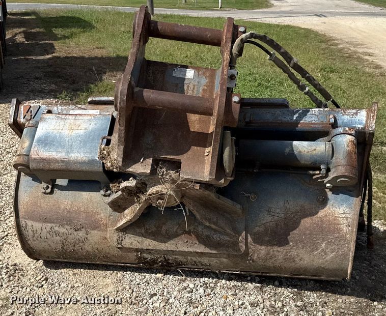 image for item DY8206 Wedgelock B77-170-1800 excavator bucket