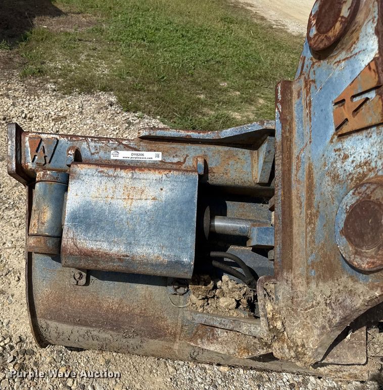 image for item DY8206 Wedgelock B77-170-1800 excavator bucket