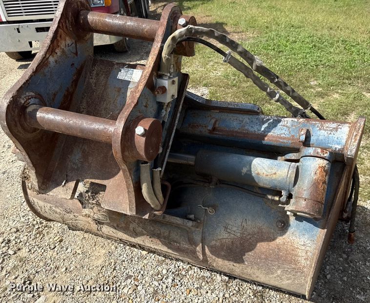 image for item DY8206 Wedgelock B77-170-1800 excavator bucket