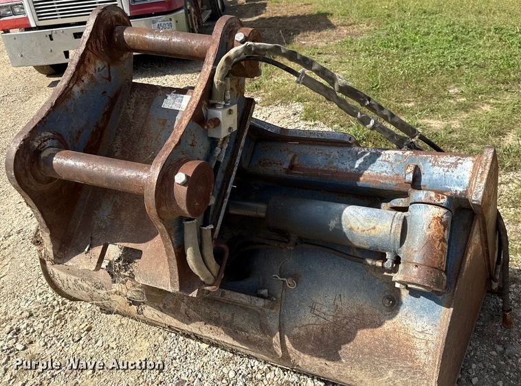 image for item DY8206 Wedgelock B77-170-1800 excavator bucket