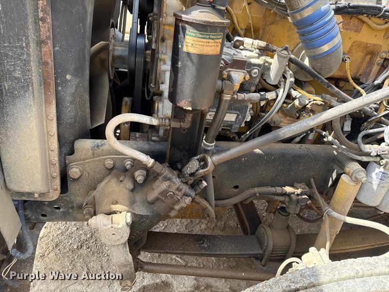 image for item DY8207 1999 Freightliner FLD120 semi truck