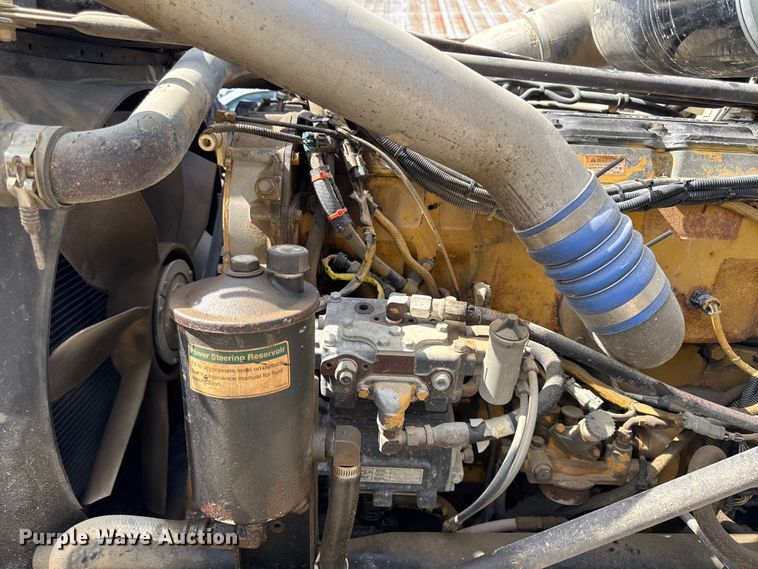 image for item DY8207 1999 Freightliner FLD120 semi truck