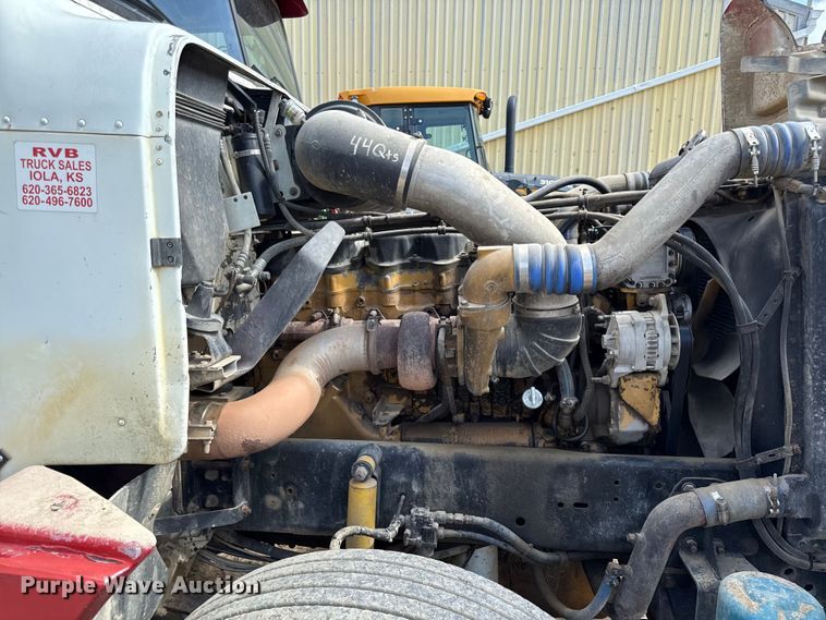 image for item DY8207 1999 Freightliner FLD120 semi truck