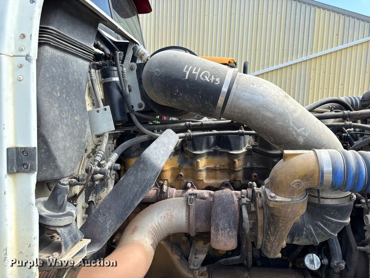 image for item DY8207 1999 Freightliner FLD120 semi truck