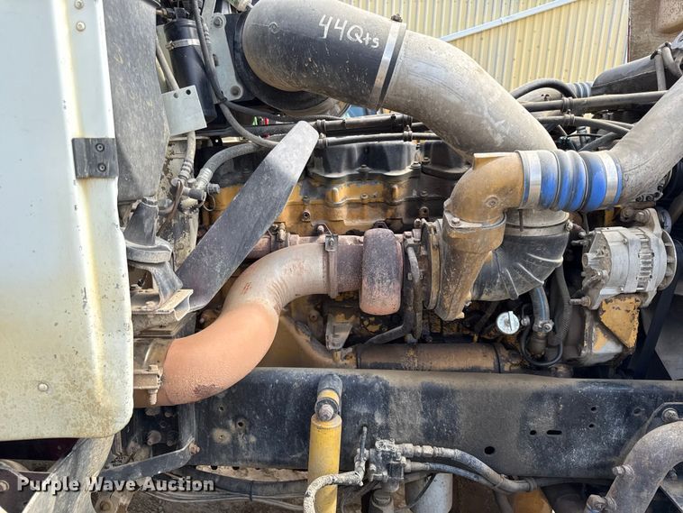 image for item DY8207 1999 Freightliner FLD120 semi truck