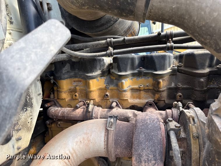 image for item DY8207 1999 Freightliner FLD120 semi truck