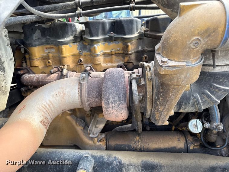 image for item DY8207 1999 Freightliner FLD120 semi truck