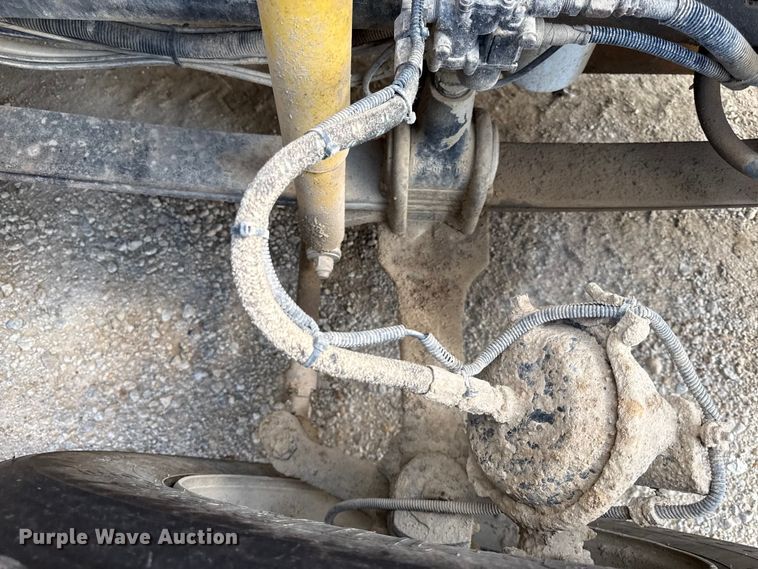 image for item DY8207 1999 Freightliner FLD120 semi truck