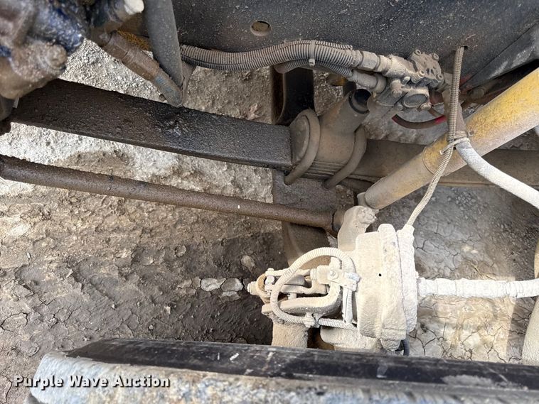 image for item DY8207 1999 Freightliner FLD120 semi truck