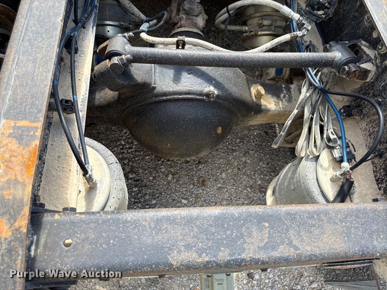 image for item DY8207 1999 Freightliner FLD120 semi truck