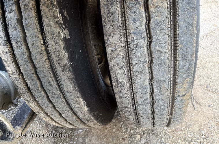 image for item DY8207 1999 Freightliner FLD120 semi truck