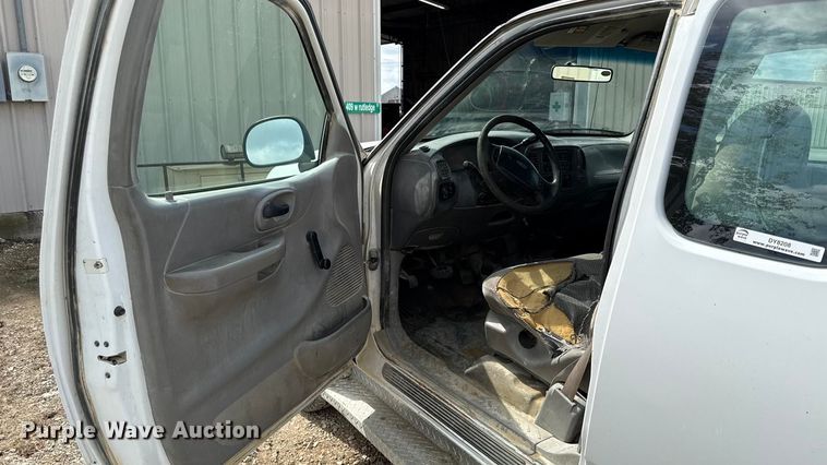 image for item DY8208 1999 Ford F150 SuperCab pickup truck