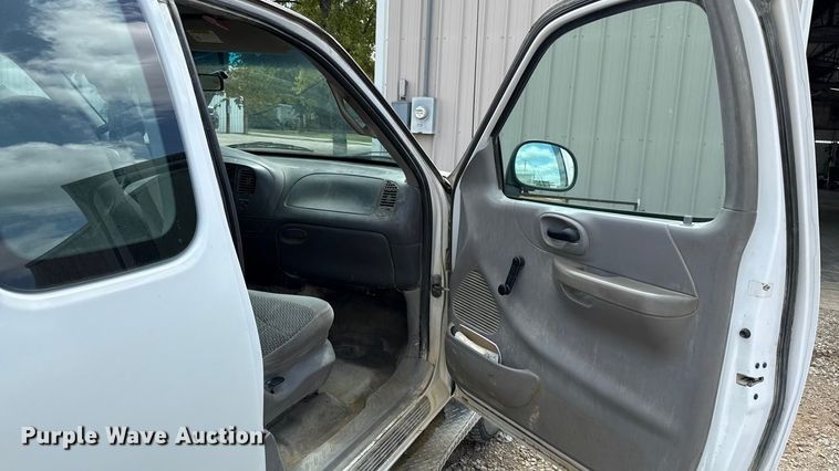 image for item DY8208 1999 Ford F150 SuperCab pickup truck