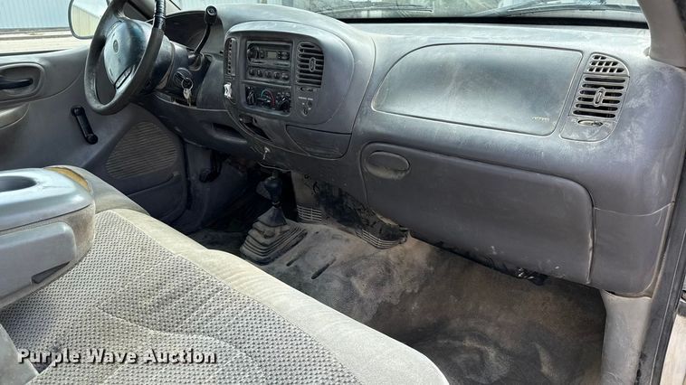 image for item DY8208 1999 Ford F150 SuperCab pickup truck