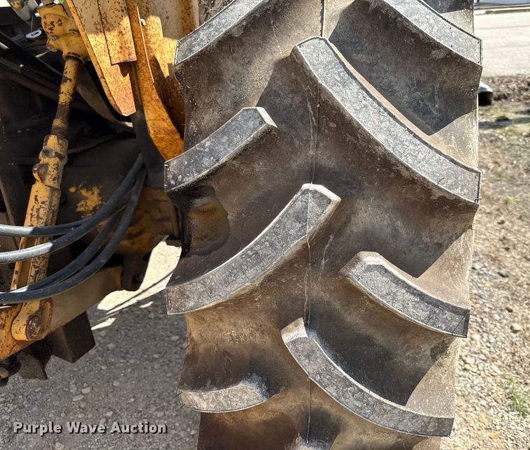 image for item DY8212 Ford Special 5600 tractor