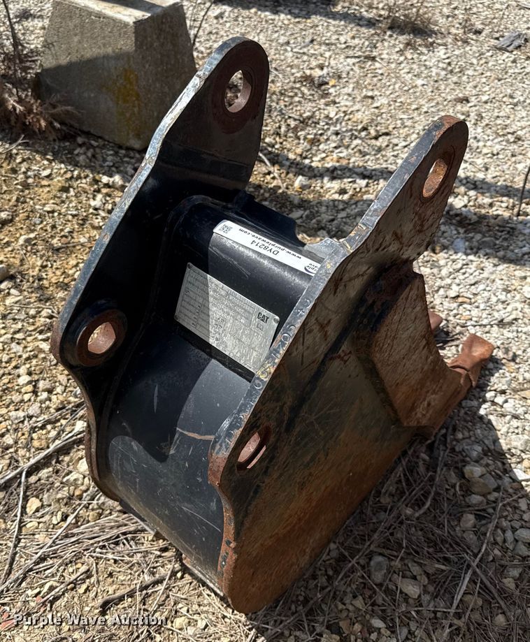 image for item DY8214 Caterpillar backhoe bucket