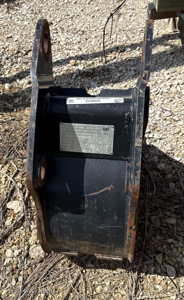 image for item DY8214 Caterpillar backhoe bucket