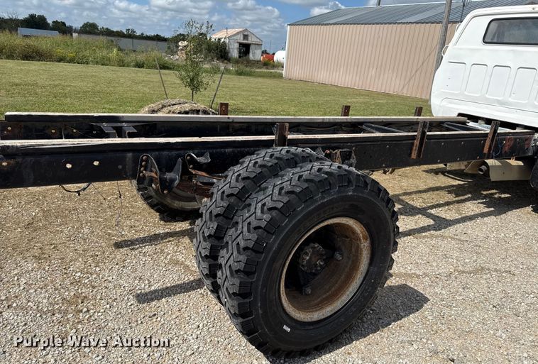 image for item DY8217 1988 Chevrolet C70 truck cab and chassis