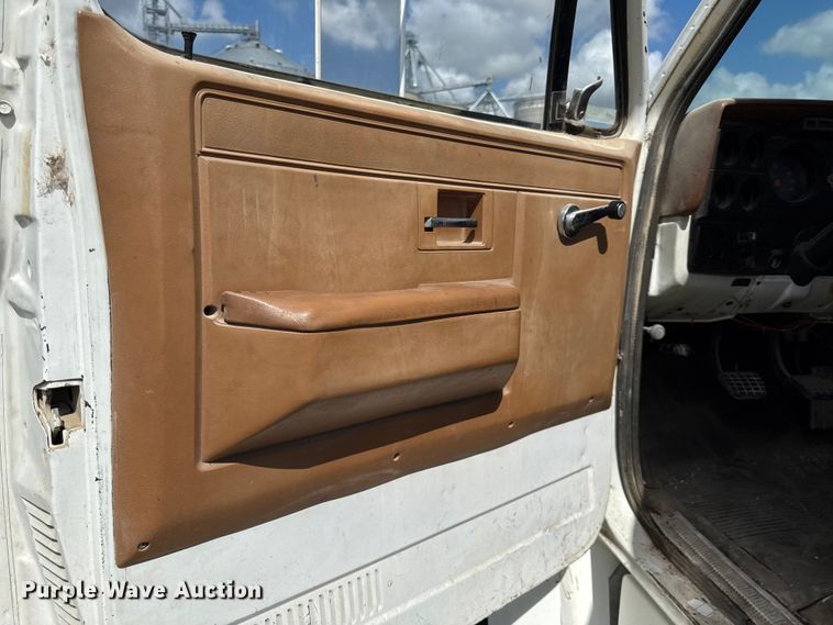 image for item DY8217 1988 Chevrolet C70 truck cab and chassis