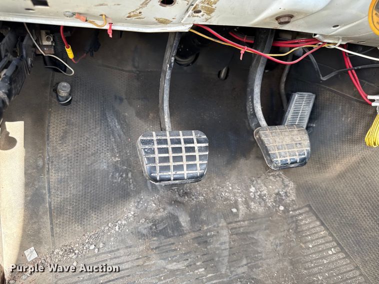 image for item DY8217 1988 Chevrolet C70 truck cab and chassis