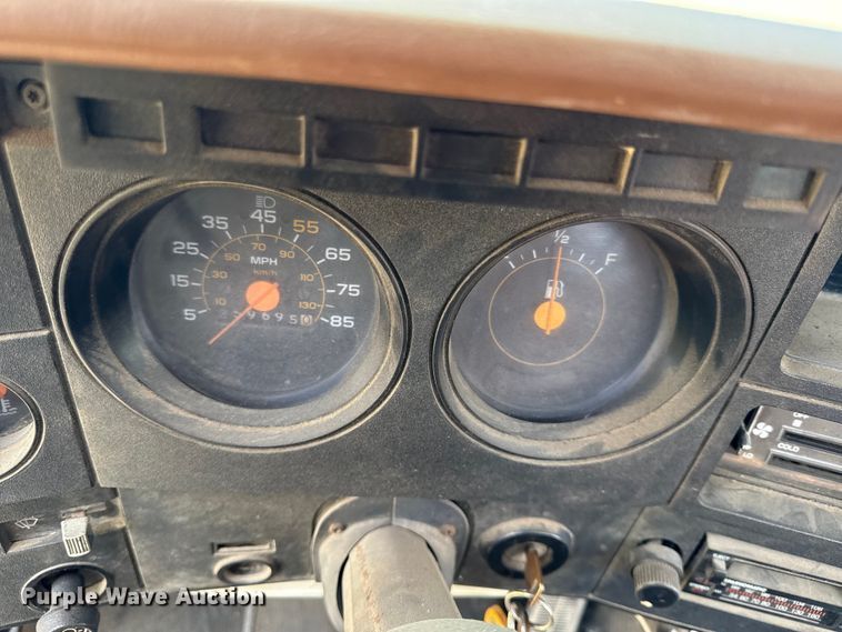 image for item DY8217 1988 Chevrolet C70 truck cab and chassis