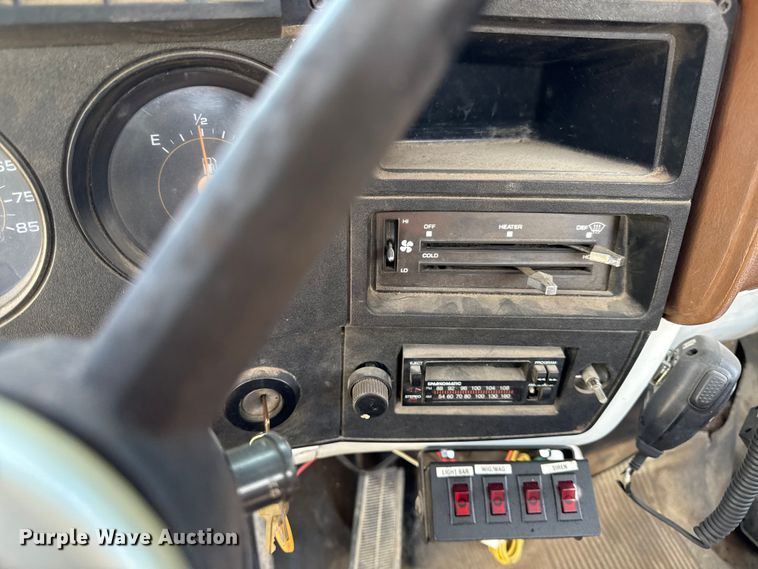 image for item DY8217 1988 Chevrolet C70 truck cab and chassis