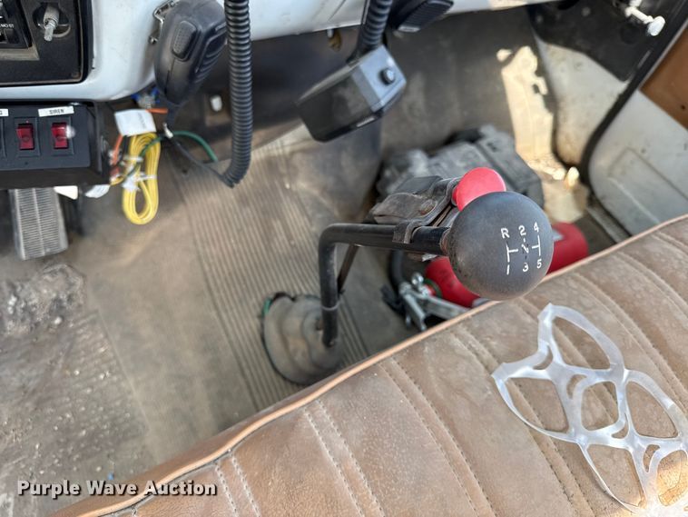 image for item DY8217 1988 Chevrolet C70 truck cab and chassis