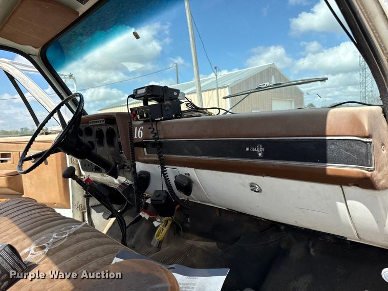 image for item DY8217 1988 Chevrolet C70 truck cab and chassis