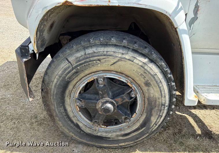 image for item DY8217 1988 Chevrolet C70 truck cab and chassis