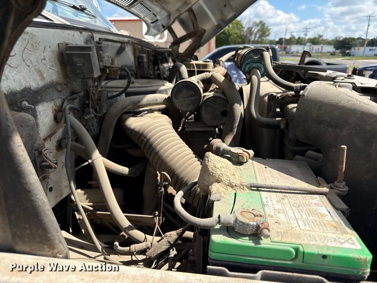 image for item DY8217 1988 Chevrolet C70 truck cab and chassis