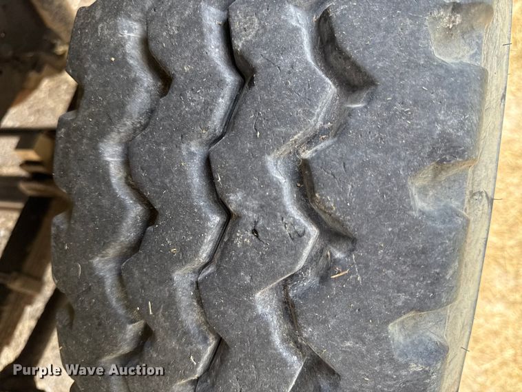 image for item DY8217 1988 Chevrolet C70 truck cab and chassis