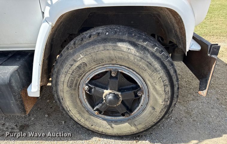 image for item DY8217 1988 Chevrolet C70 truck cab and chassis