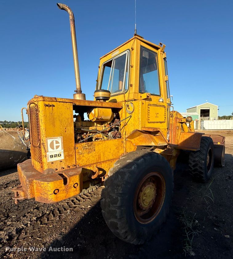 image for item DY8219 1974 Caterpillar 920 wheel loader
