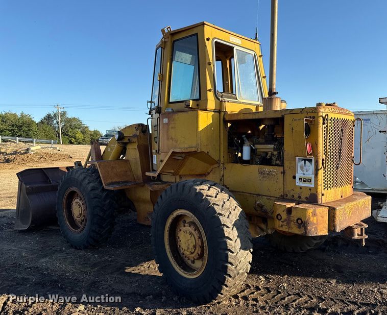 image for item DY8219 1974 Caterpillar 920 wheel loader