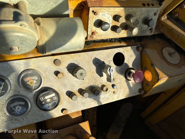 image for item DY8219 1974 Caterpillar 920 wheel loader