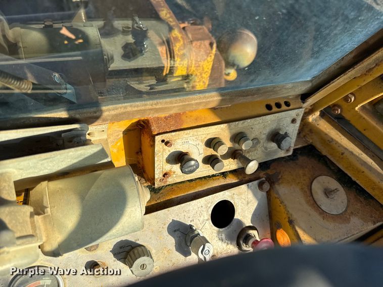 image for item DY8219 1974 Caterpillar 920 wheel loader