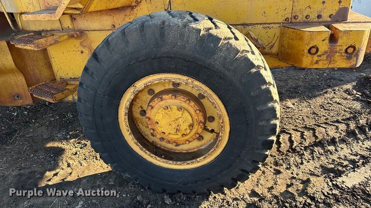 image for item DY8219 1974 Caterpillar 920 wheel loader