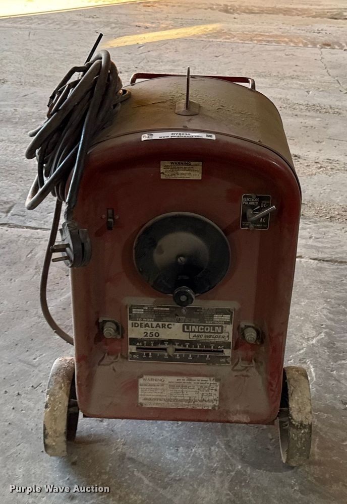 image for item DY8234 Lincoln Idealarc 250 welder