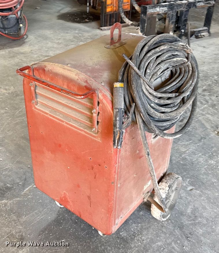 image for item DY8234 Lincoln Idealarc 250 welder