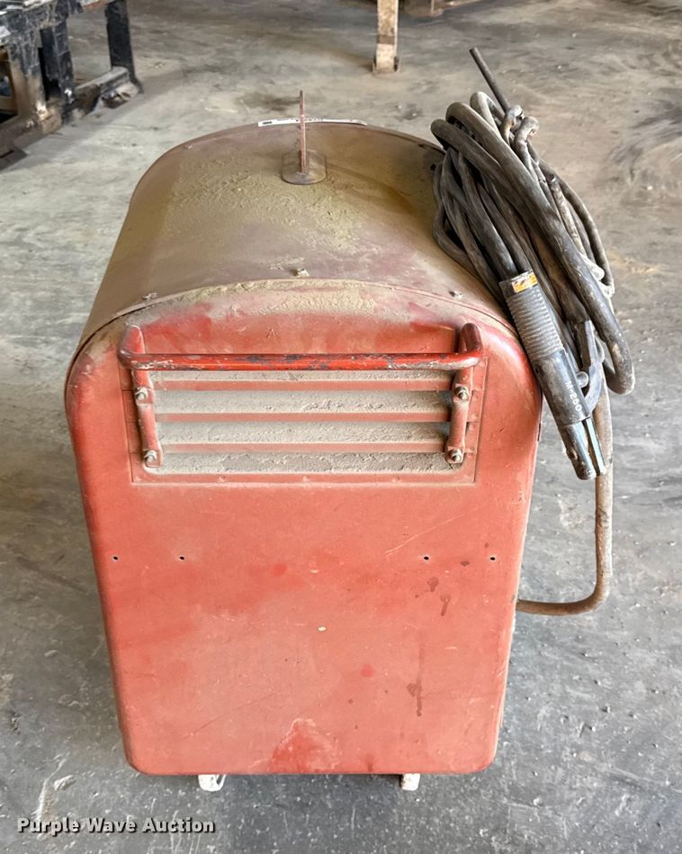 image for item DY8234 Lincoln Idealarc 250 welder