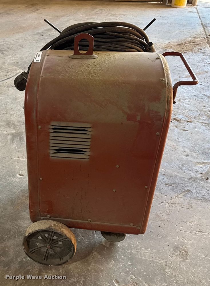image for item DY8234 Lincoln Idealarc 250 welder