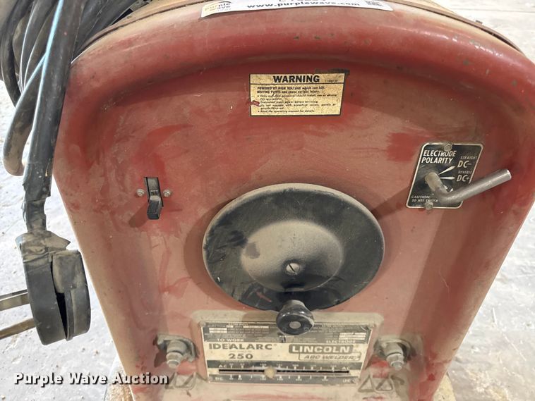 image for item DY8234 Lincoln Idealarc 250 welder
