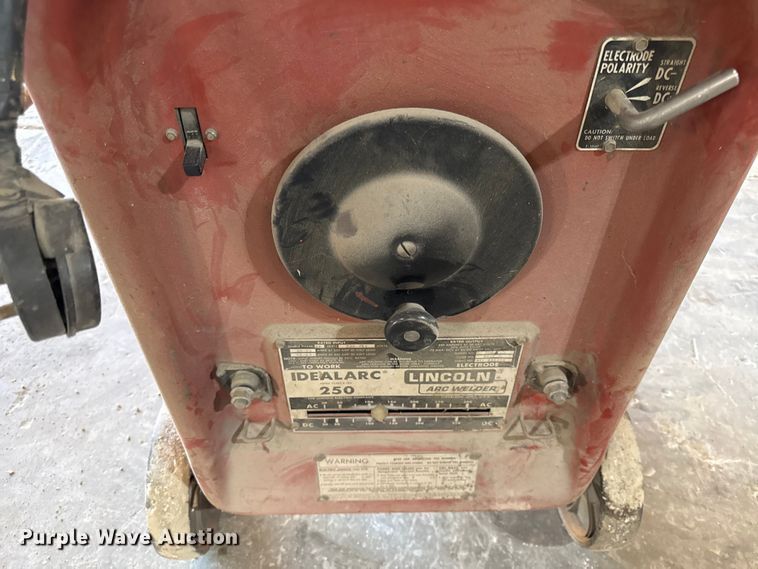 image for item DY8234 Lincoln Idealarc 250 welder