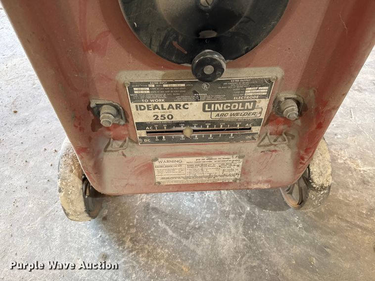image for item DY8234 Lincoln Idealarc 250 welder