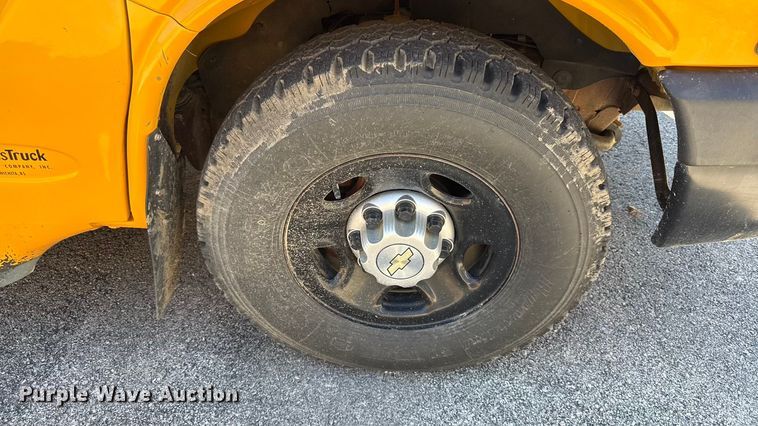 image for item DY8280 2012 Chevrolet Express school bus