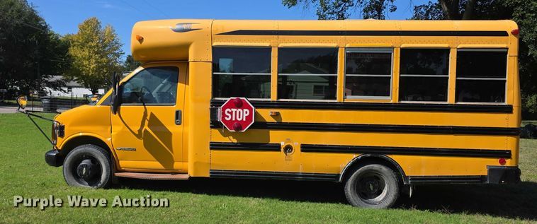 image for item DZ6351 2001 Chevrolet Express school bus