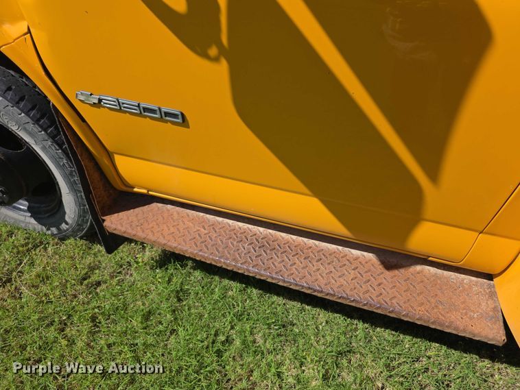 image for item DZ6351 2001 Chevrolet Express school bus